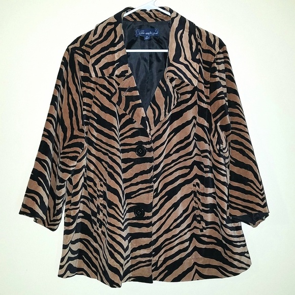 Susan Graver Jackets & Blazers - SALE! HP!💎Susan Graver Tiger Print coat sz 2X